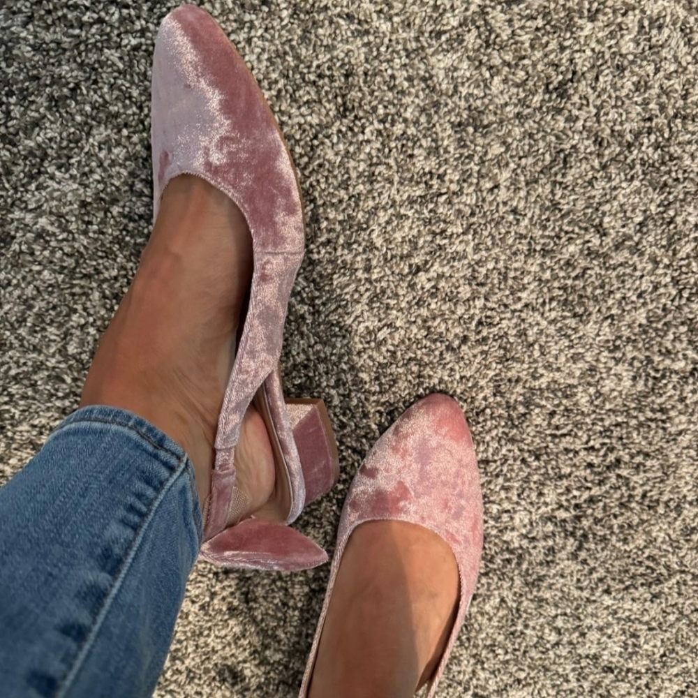 BCBGeneration Elegant Pink Velvet Slingback Heels Size 5